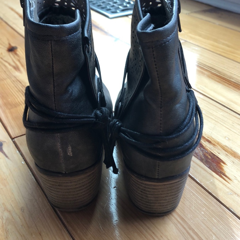 Grey Booties - Picture 4 of 4